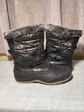 The North Face Women's Black Faux-Fur Trim Insulated Snow Boots